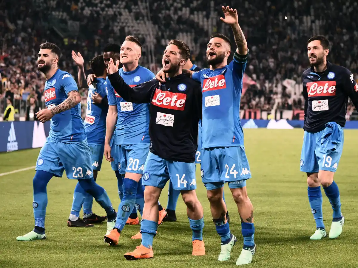 Napoli dio el golpe y mantiene la esperanza