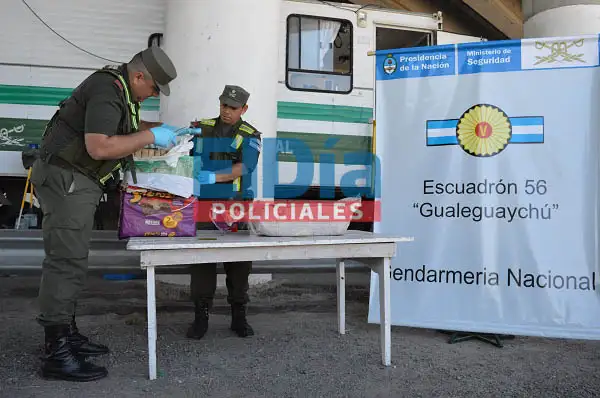 Un camionero llevaba más de 40 kilos de marihuana escondidos en el capot