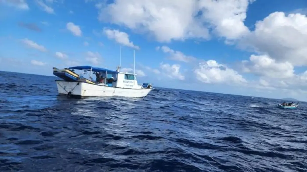 LOCALIZAN CON VIDA a pescadores de embarcación desaparecida en Nueva Esparta (+VIDEO)