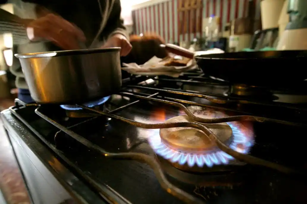 El Gobierno Nacional quiere congelar las tarifas de luz y gas