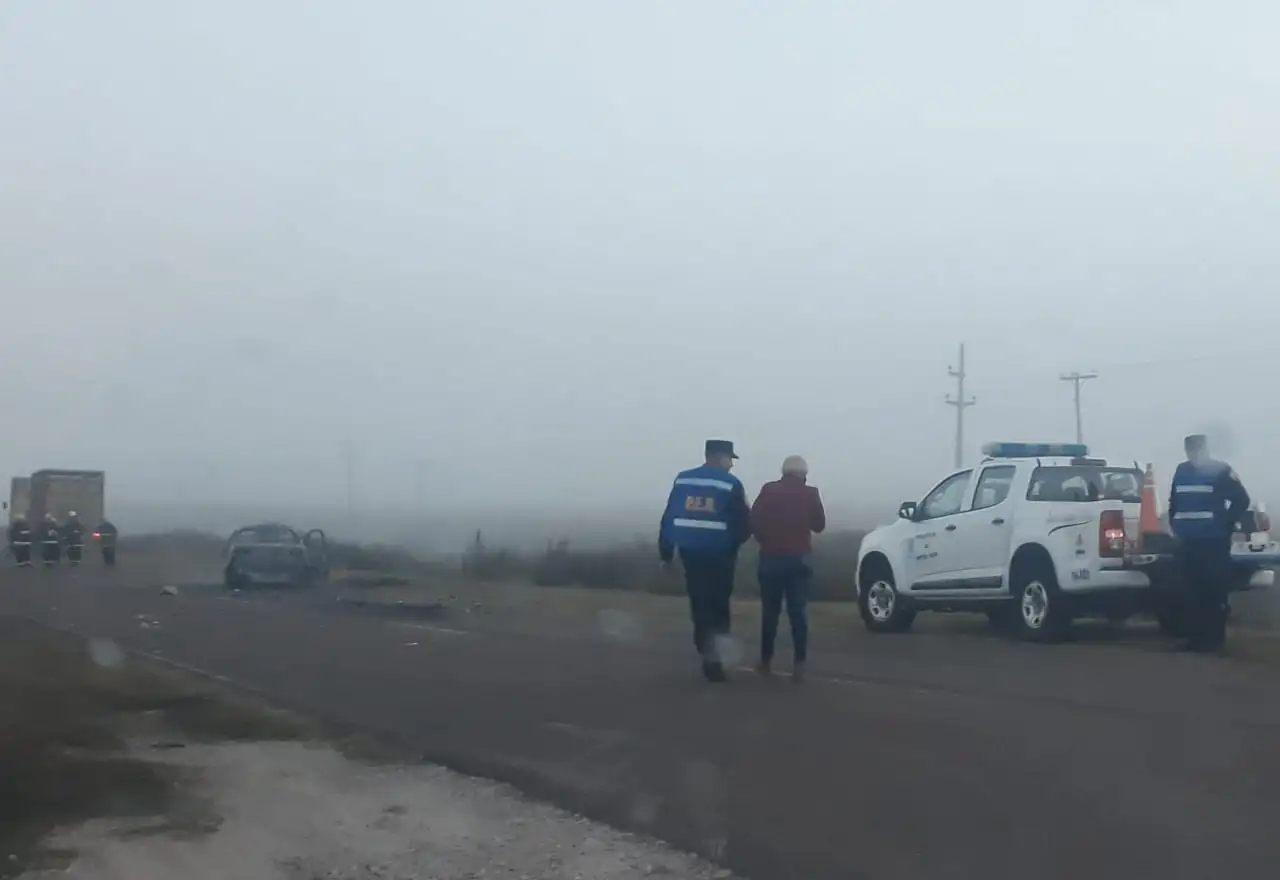 Un automóvil chocó y se incendió en ruta 12