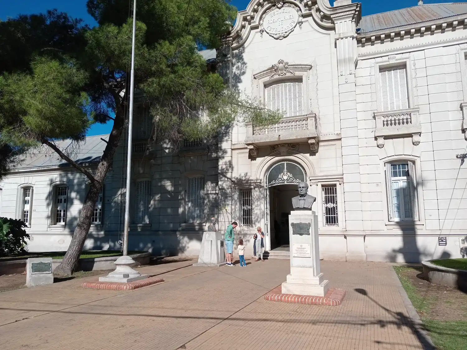 Escuela Secundaria Orientada Nº 206 “Rosa Turner de Estrugamou”