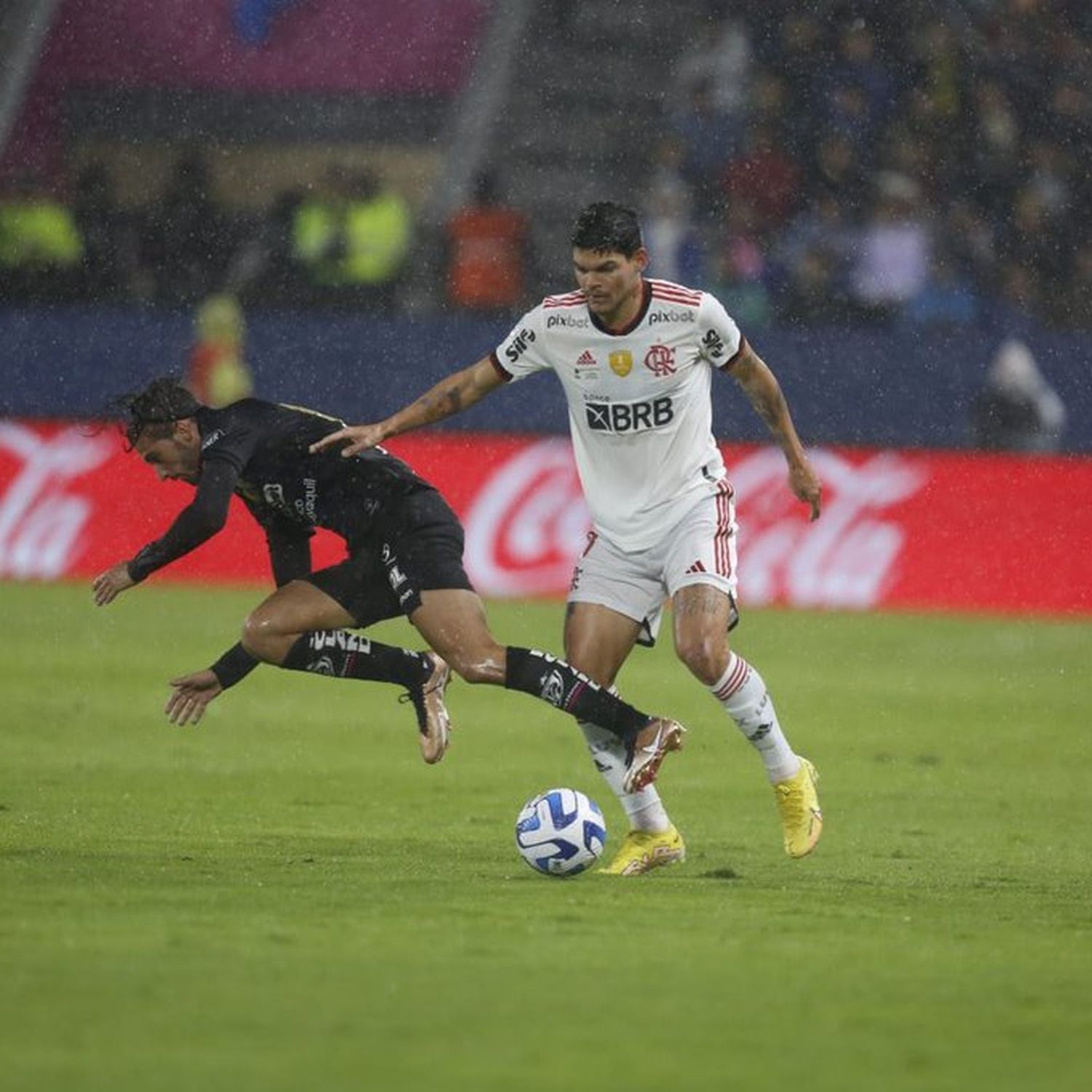 Flamengo debe remontar en la revancha.