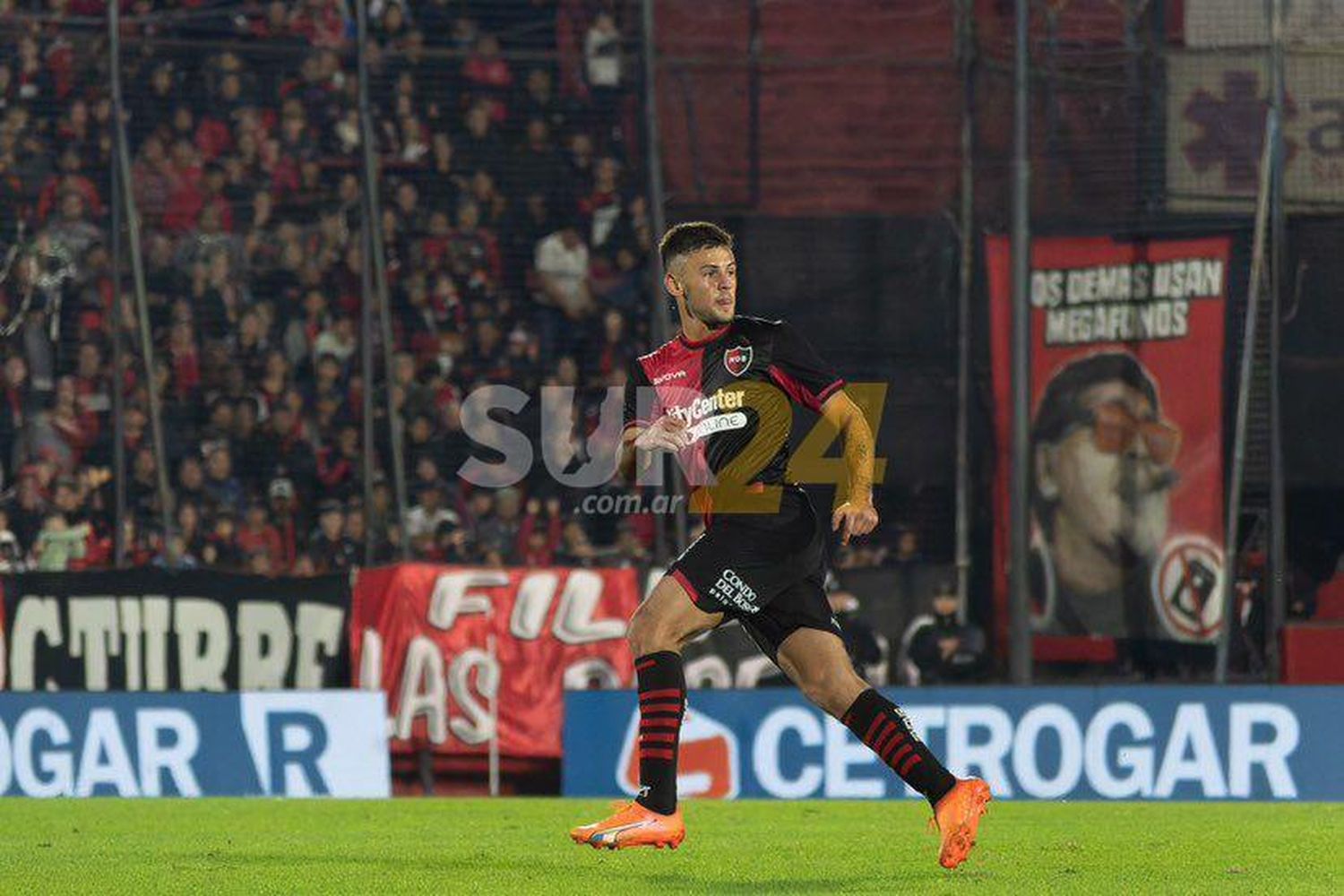 Ian Glavinovich debutó como titular en Newell´s