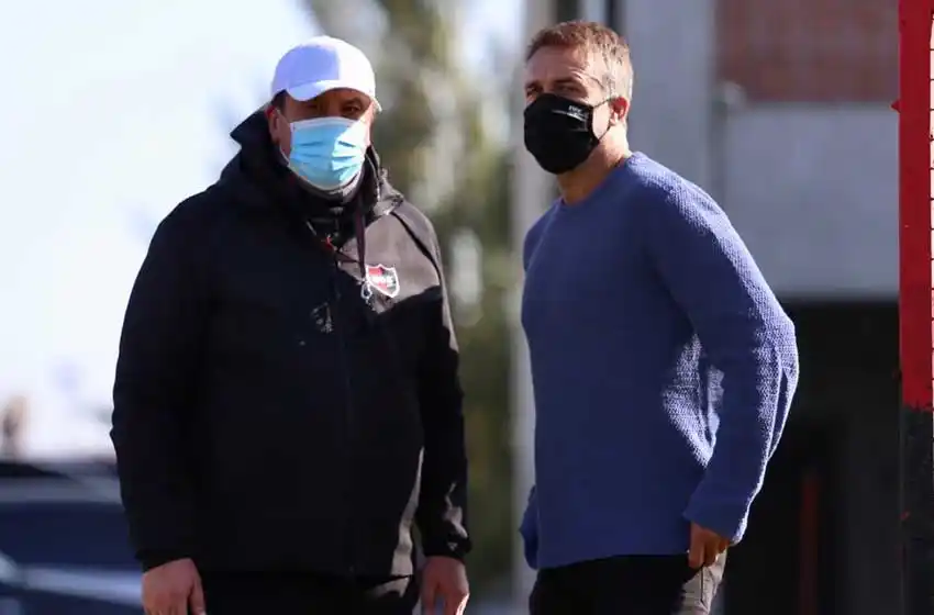 Batistuta pasó por el predio de Bella Vista a saludar al Mono Burgos