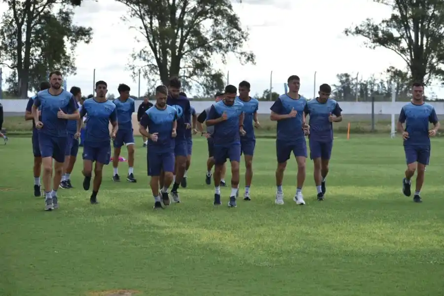La Crema volvió a entrenarse con la mente puesta en Defensores de Belgrano