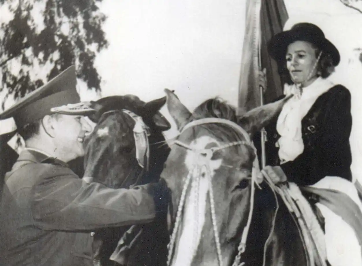 Histórica. Foto de Ana Becker a su llegada a los Estados Unidos