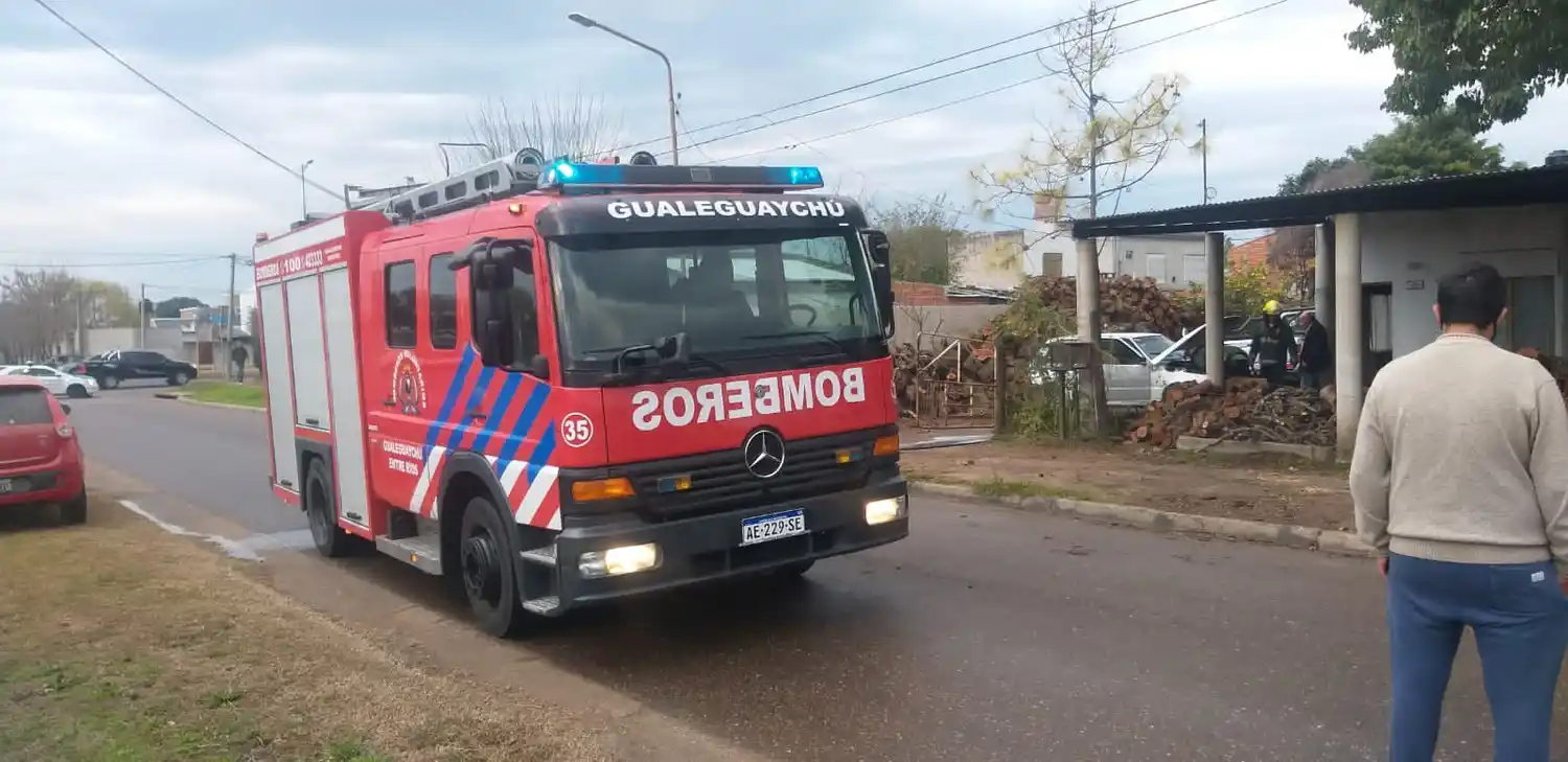 Se incendió un auto y debieron intervenir los Bomberos
