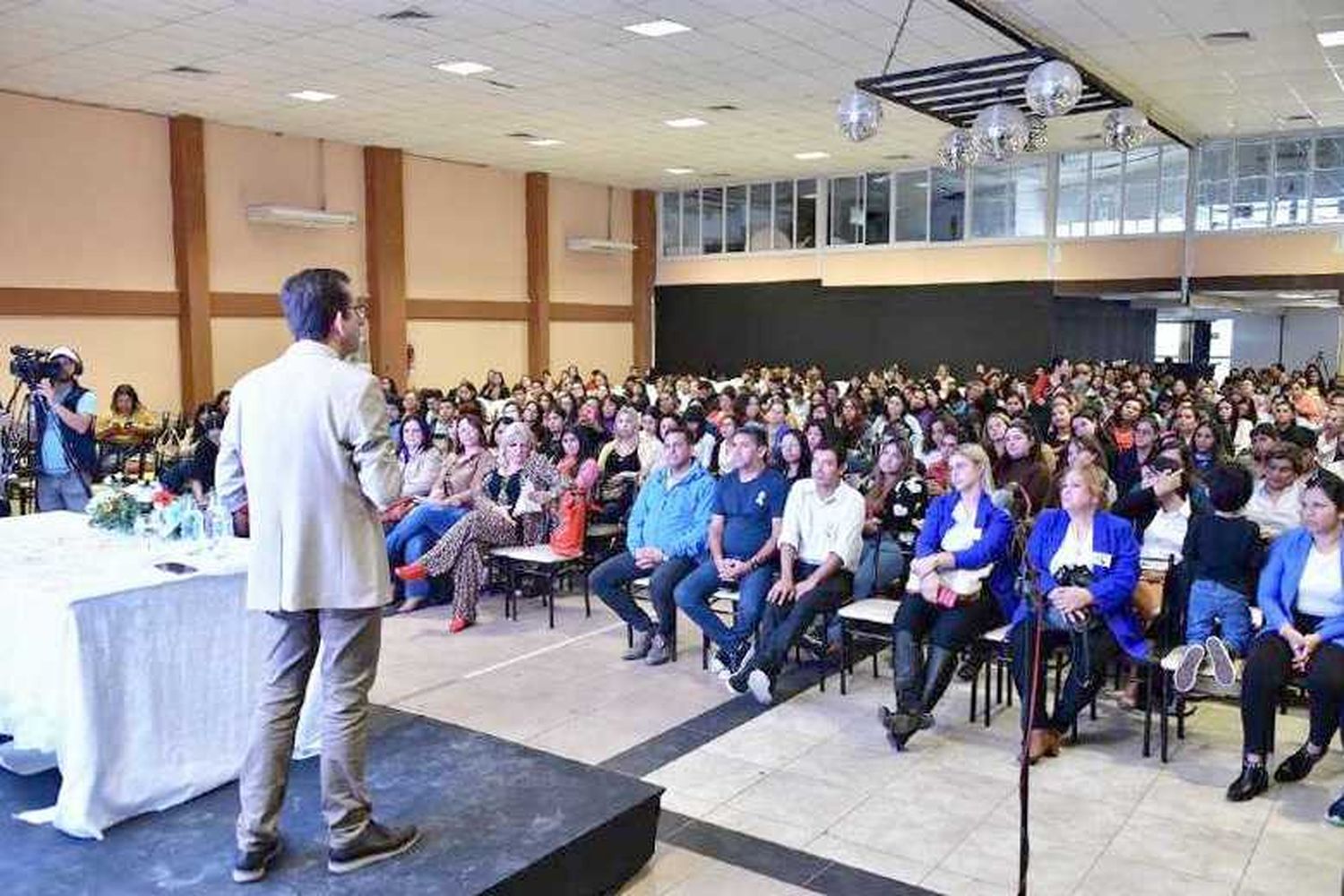 Multitudinaria asistencia en la 
1.ª Jornada internacional sobre autismo