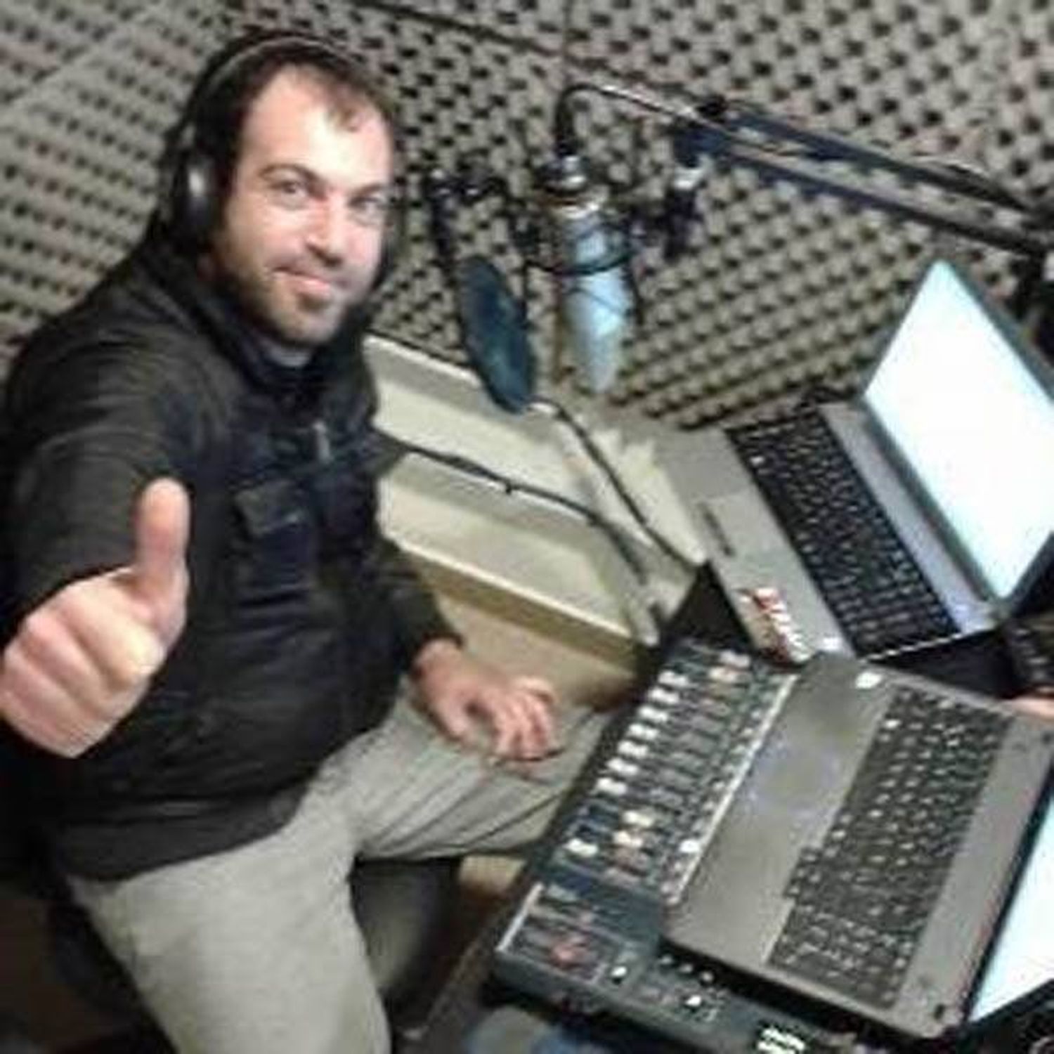 Matias Rosental con su programa  radial �SDespertando con Tangos⬝ cumplió 5 años en el aire 