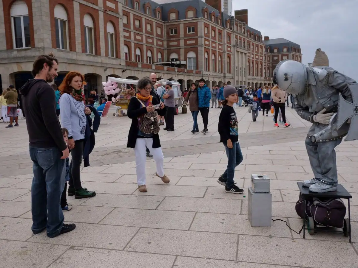 Fin de semana largo récord: viajaron 2,4 millones de turistas 