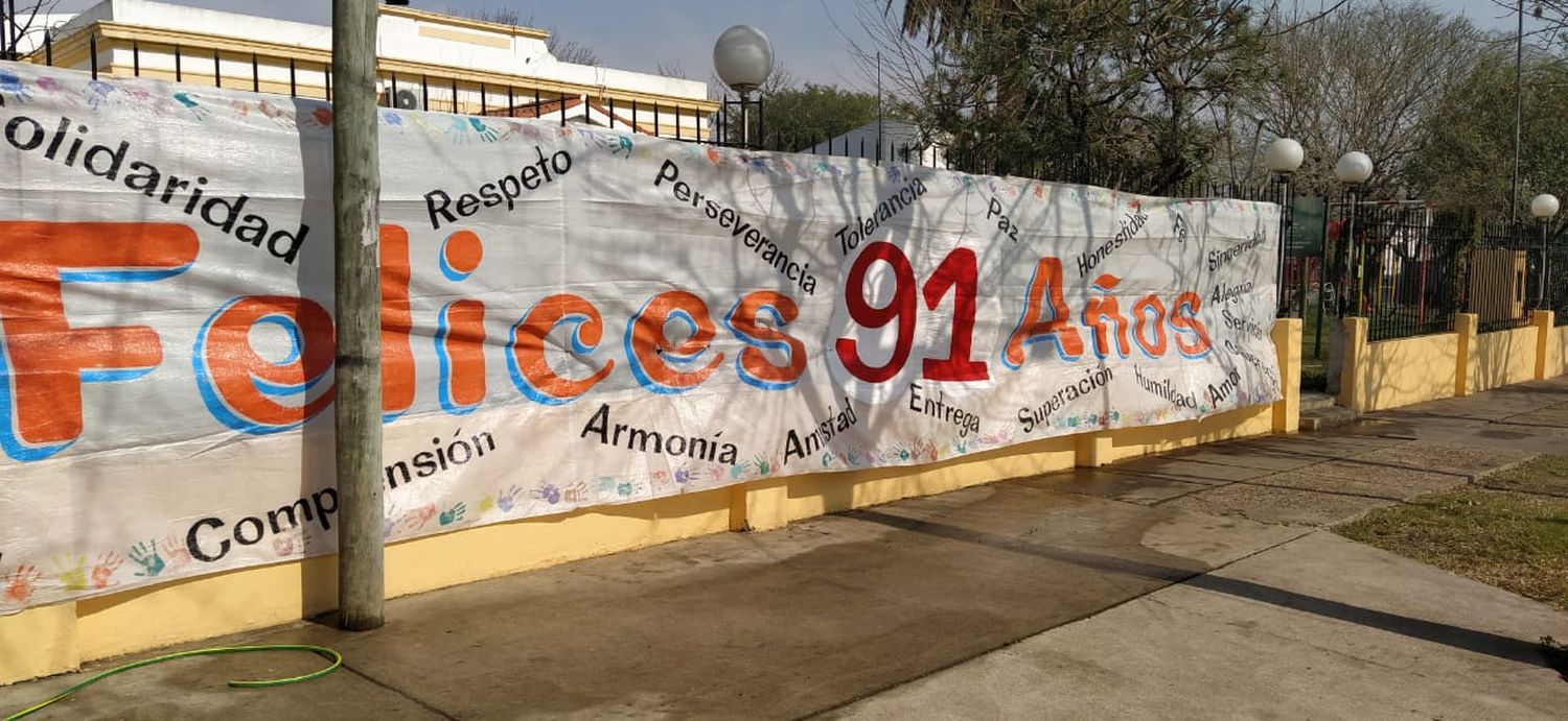 “Un árbol para mi vida” es un proyecto de plantación de especies autóctonas que promueven la Escuela Nº 105 y UENI Nº 27