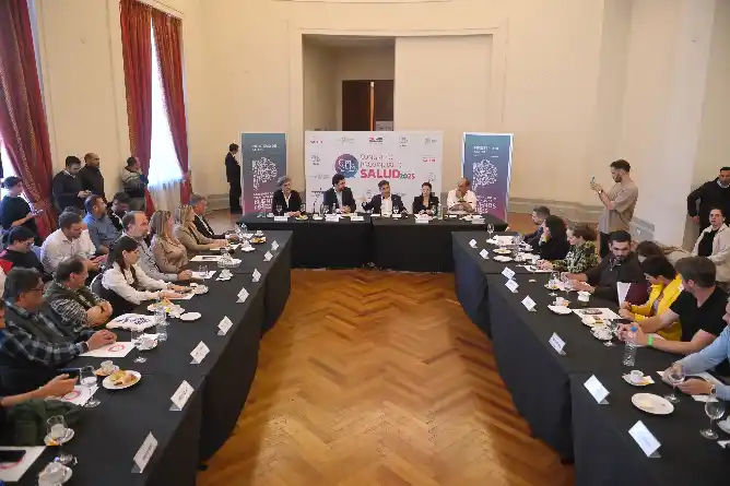 Javier Gastón participó del Congreso Provincial de Salud junto a autoridades bonaerenses