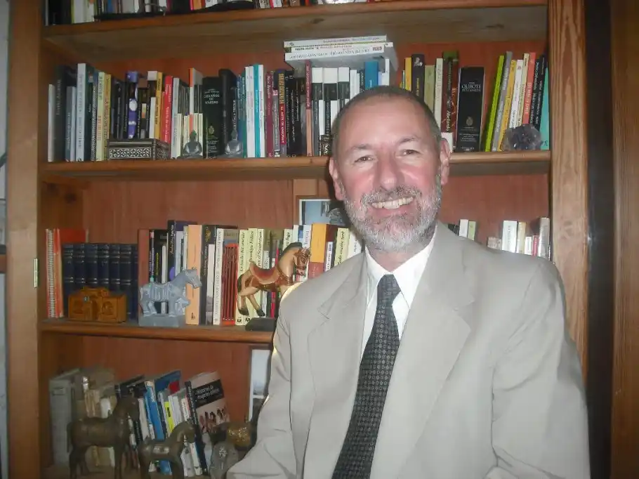 Julio Zarra.