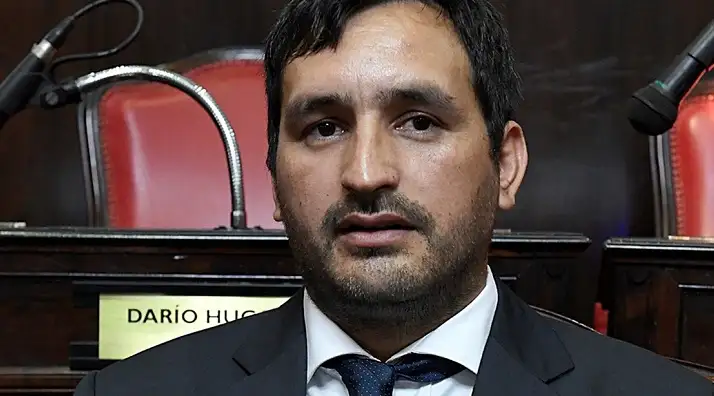 Un senador renunció a su banca tras ser denunciado por abuso sexual