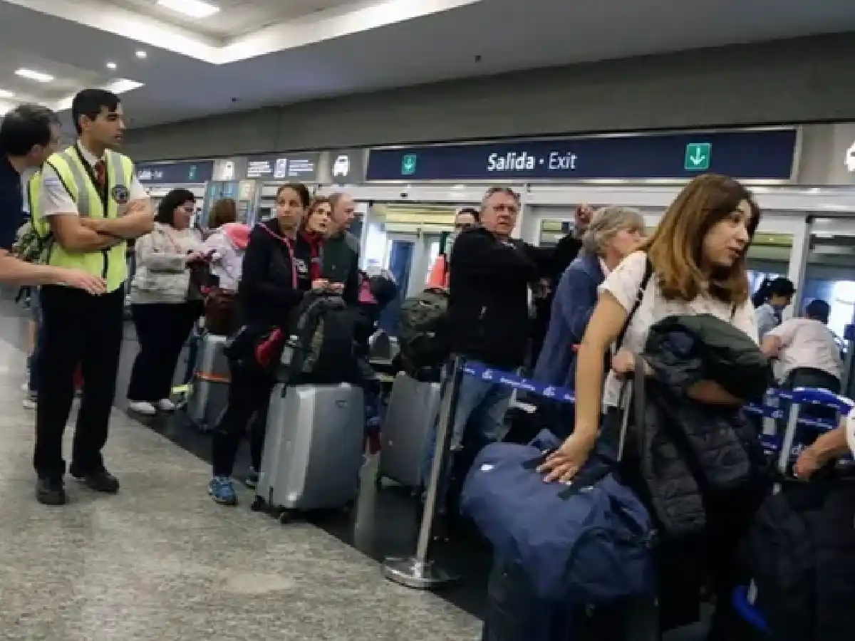 Finde XXL: demoras en Aeroparque por medidas gremiales; dictaron conciliación obligatoria