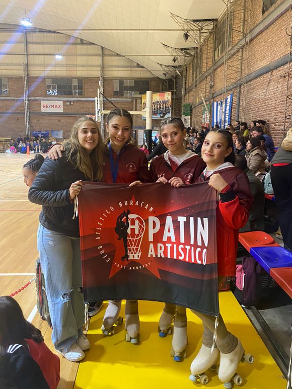 Patinadoras representaron a Huracán en Bahía Blanca