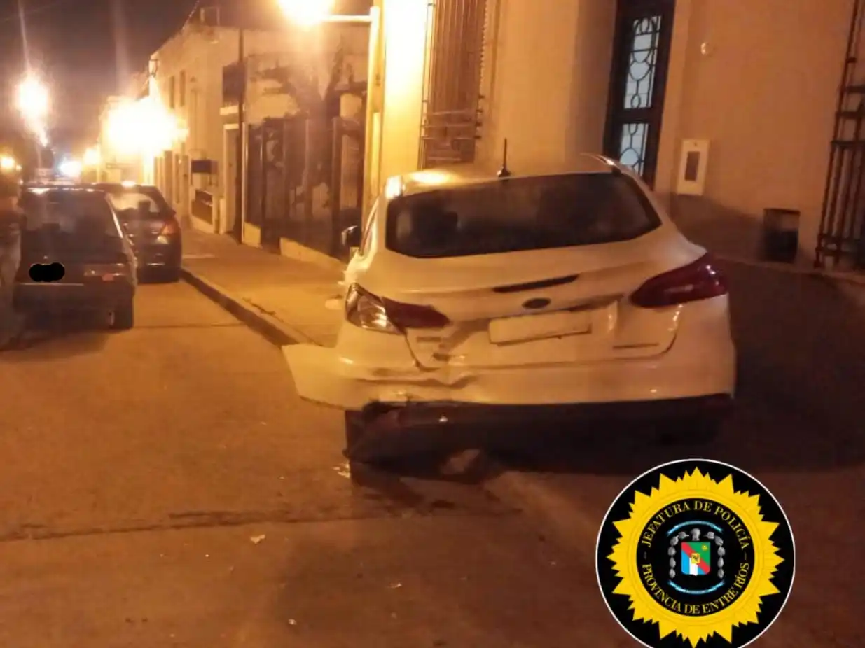 Accidente de tránsito sin lesionados en Victoria: conductor dio positivo en test de alcoholemia