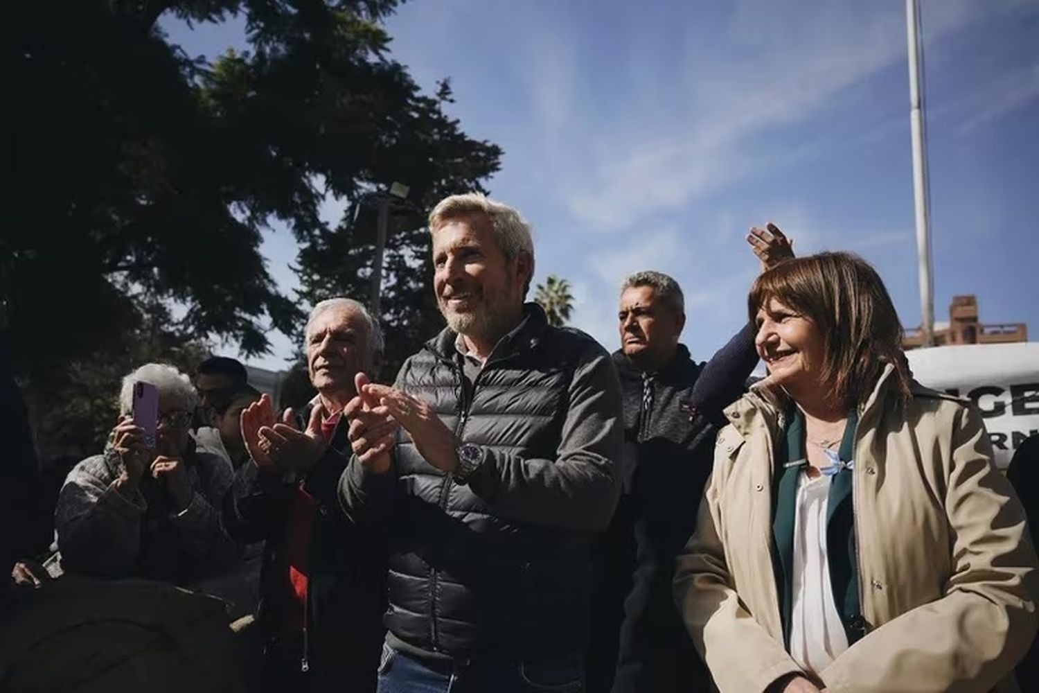 Bullrich y Frigerio se reunieron a solas y el candidato a gobernador le sugirió no confrontar con Milei