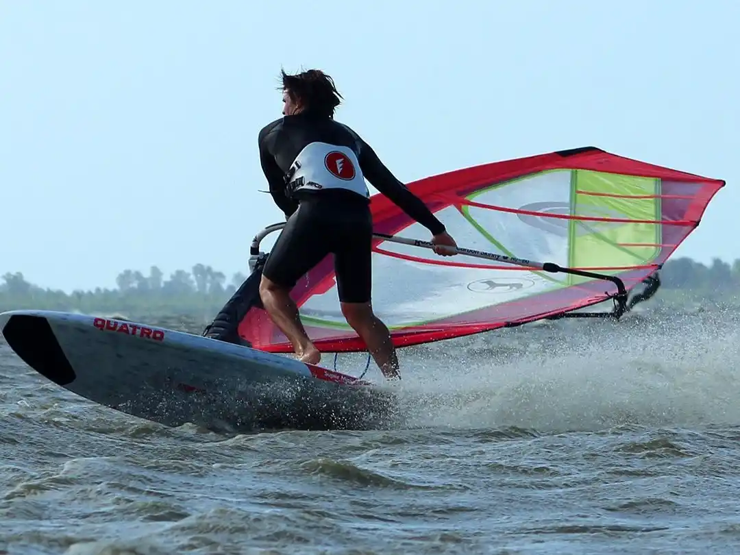 Chascomús se prepara para una jornada a puro Windsurf este domingo