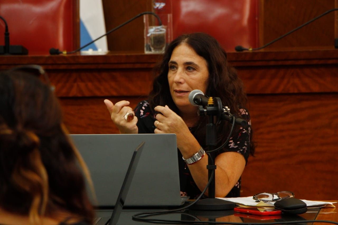 Desde su banca, Crespo trabaja en acciones concretas para eliminar las desigualdades.
