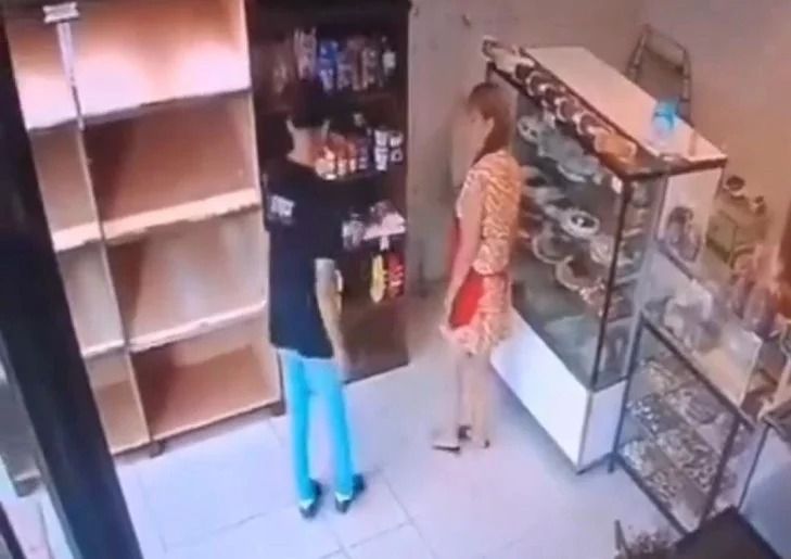 Las imágenes registradas por las cámaras de seguridad de la panadería.