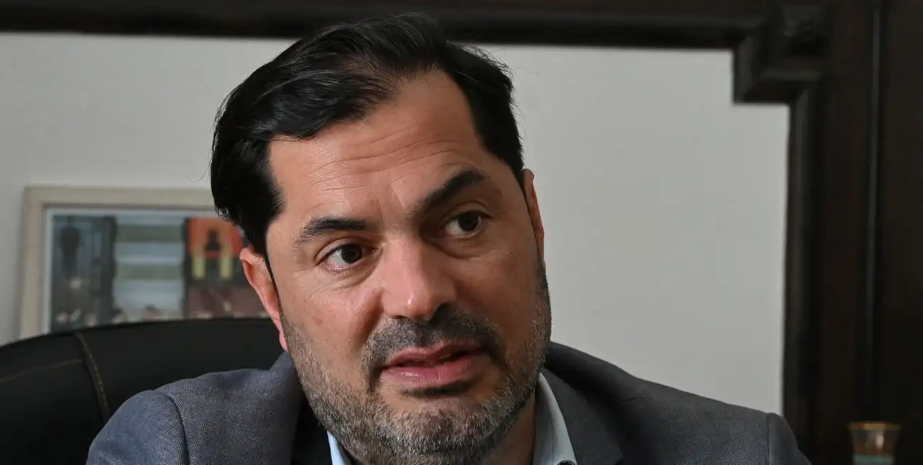 Roal Báscolo, ministro de Trabajo, encabezó ayer una reunión con jueces, legisladores y empresarios por el funcionamiento del sistema de las comisiones médicas en la provincia.