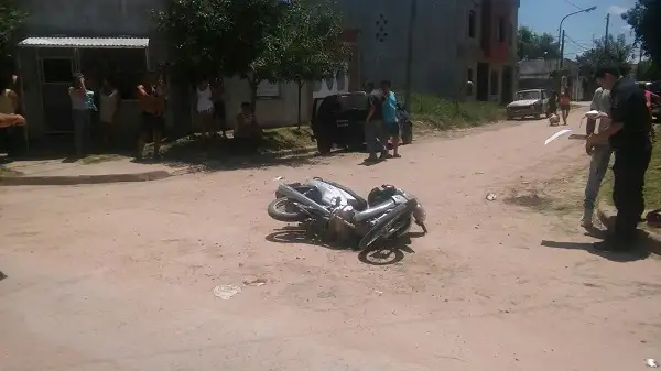Un automovilista chocó una moto y por no tener seguro se lo secuestraron