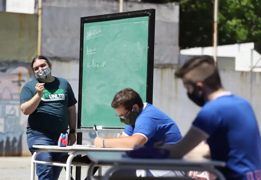 Volvió la actividad presencial en dos colegios de la Capital