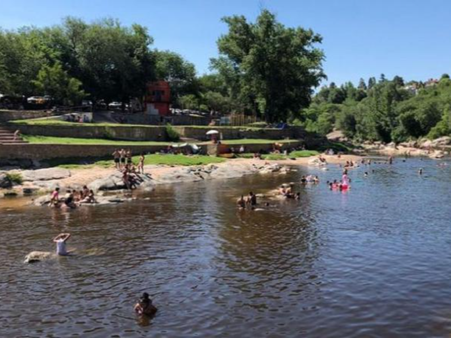 Una nena de 9 años se ahogó en un balneario de Carlos Paz: está en terapia intensiva