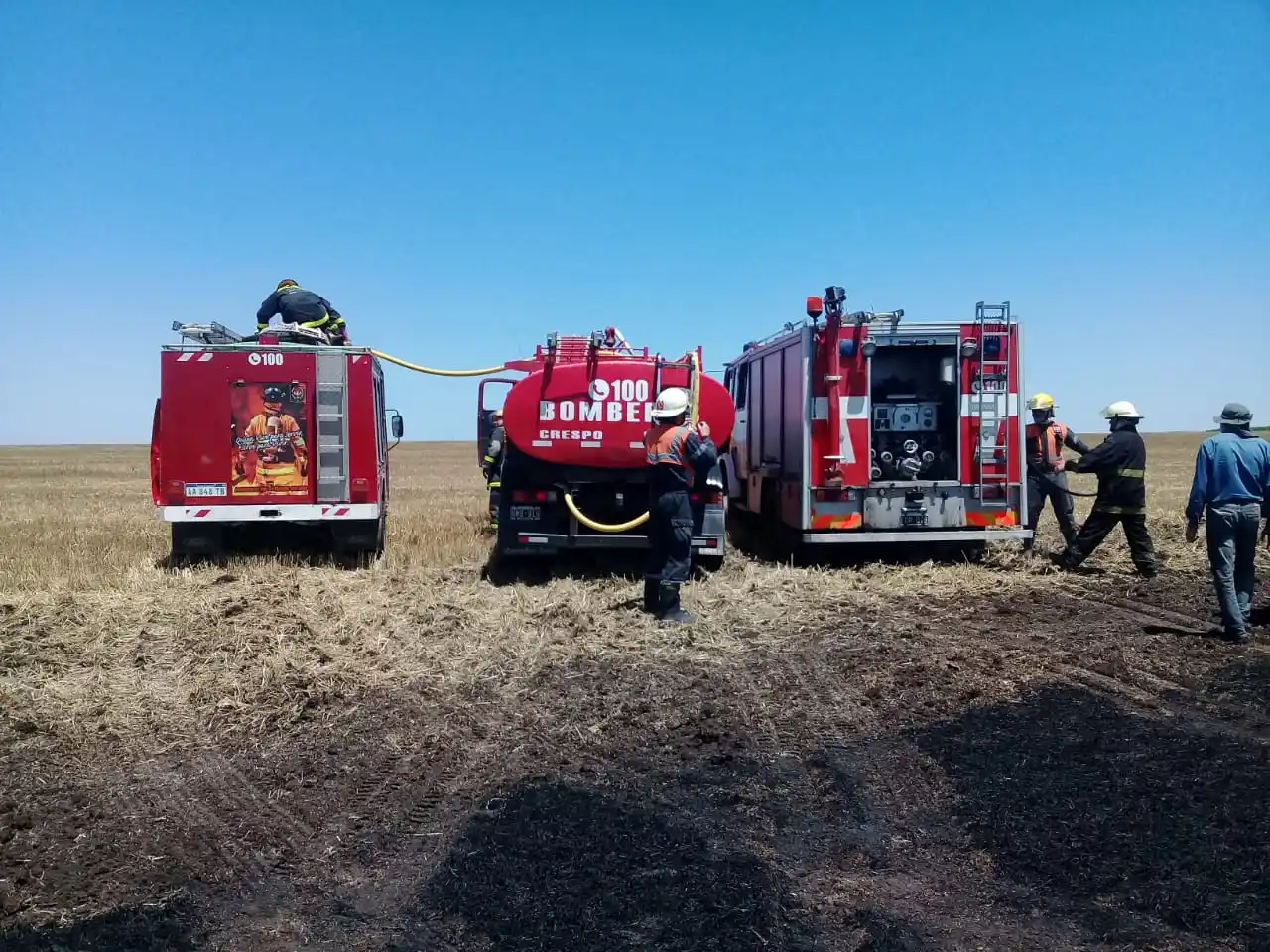 Incendio de un campo con rastrojo de trigo