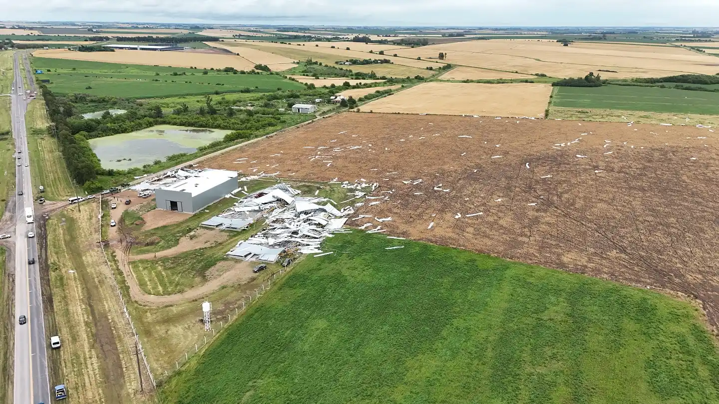 Un fuerte temporal causó graves daños en Crespo