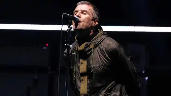 Tragedia en el regreso de Oasis: un hombre murió tras caer de una tribuna en Wembley