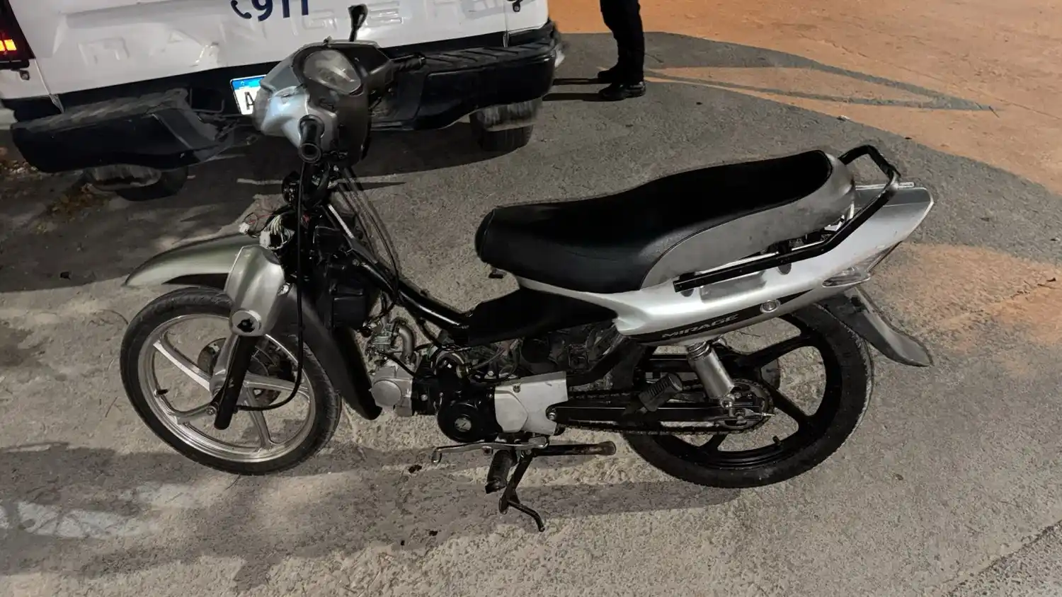 Con los datos aportados, se llevaron adelante recorridas que permitieron ubicar el rodado en un lote situado en Rauch entre Garay y Castelli.