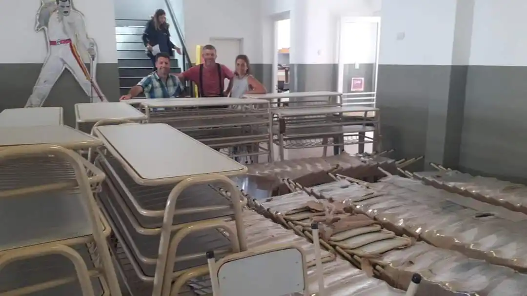 Tres escuelas tandilenses recibieron mobiliario escolar