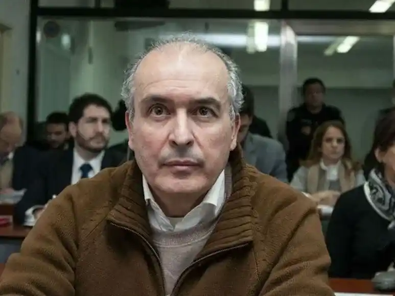 José López