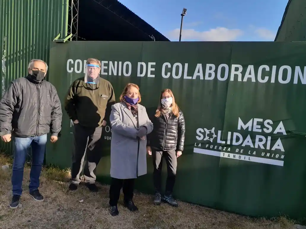 Rotary Club Norte entregó leña a Mesa Solidaria