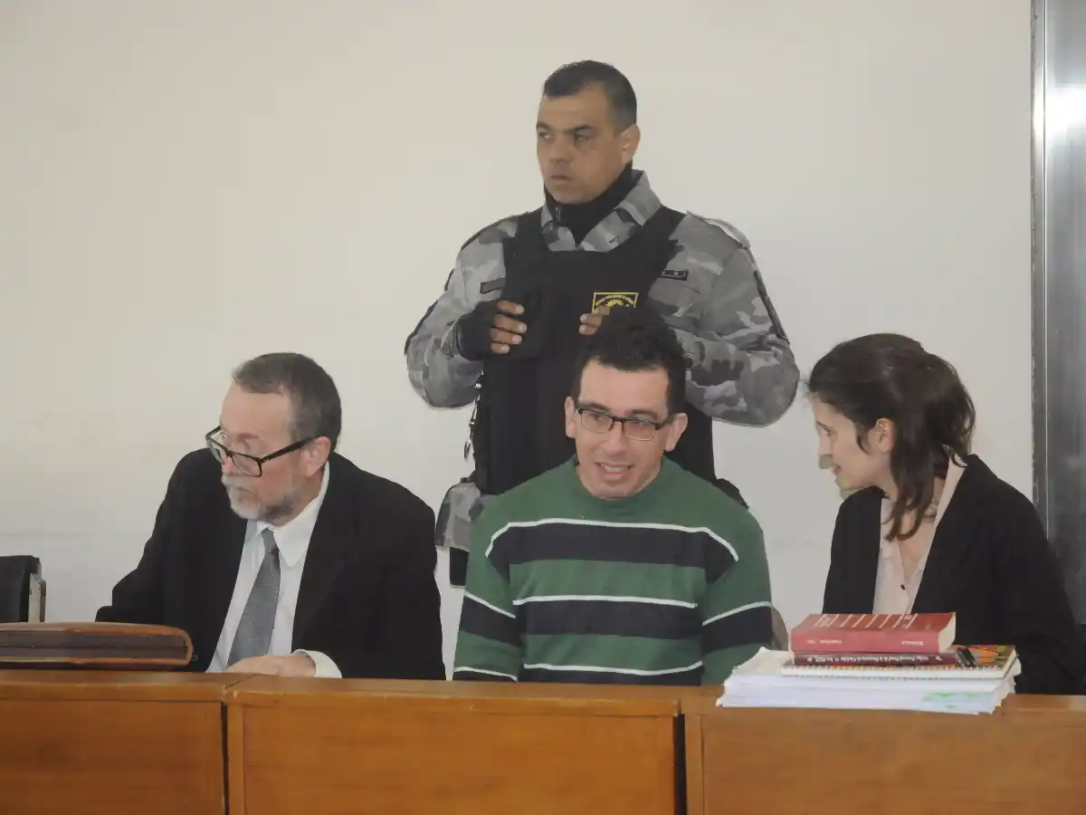 Comenzaron a juzgar a joven por un crimen en Sacanta