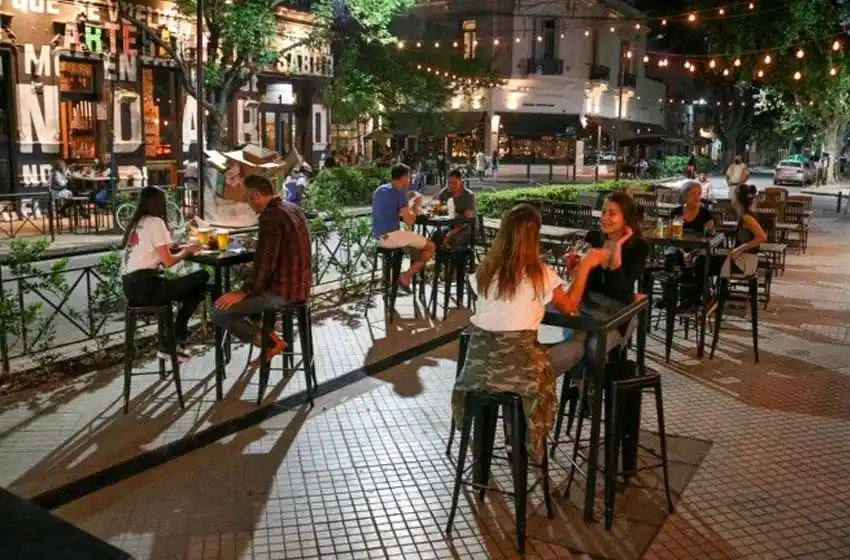 Extensión de horarios, boliches y uso de barbijo: cuáles son las nuevas flexibilizaciones en la provincia de Santa Fe