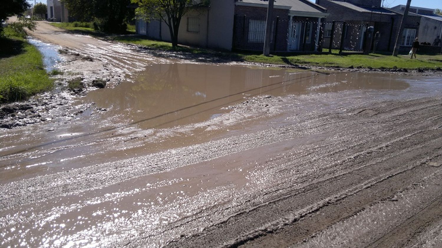 Vecinos de calle Furquez reclaman una solución