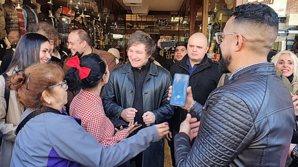 Javier Milei quiere conurbanizar los votos: Recorre La Matanza con el “El Dipy” y Merlo