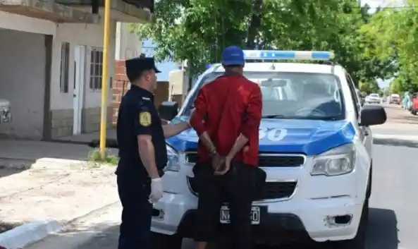 Lo atraparon robando gracias a los vecinos