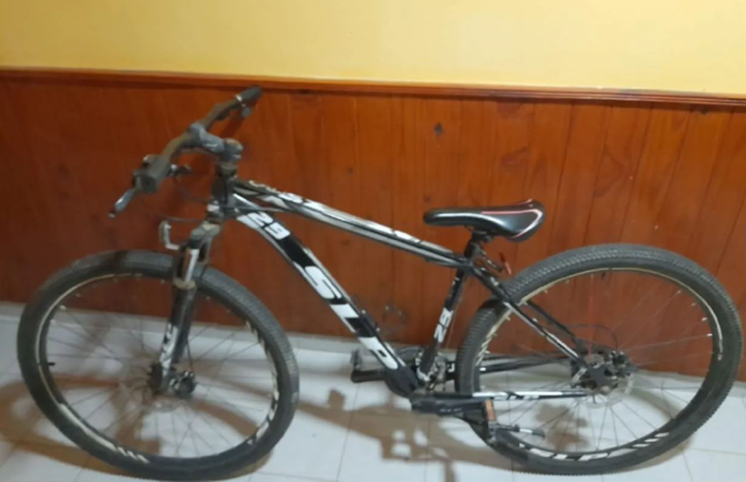 Un chico de 12 años se peleó con su mamá en Larroque y se quiso ir a la casa de su abuela en Gualeguay en una bici robada