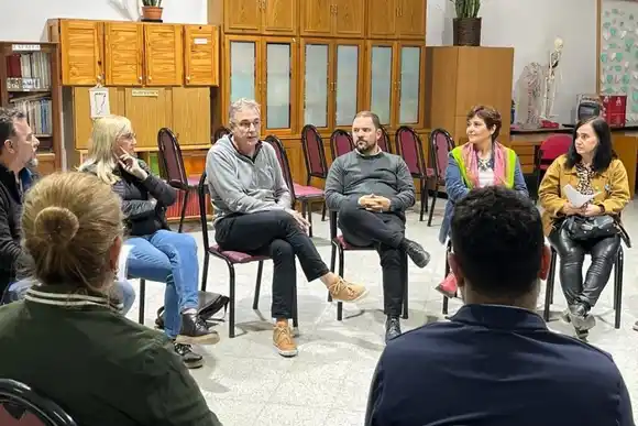 Luis Castellano dialogó con autoridades de Educación y de la Escuela Pablo Pizzurno