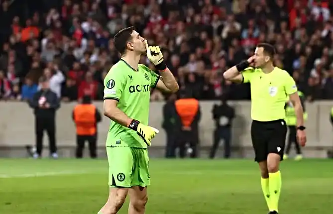 "Si me tengo que pelear un poco más, lo haré”, expresó acerca de que Aston Villa le permita disputar los Juegos Olímpicos.