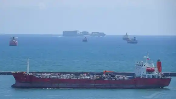 ¡ATENCIÓN! Buque con petróleo venezolano encalla en aguas de Indonesia