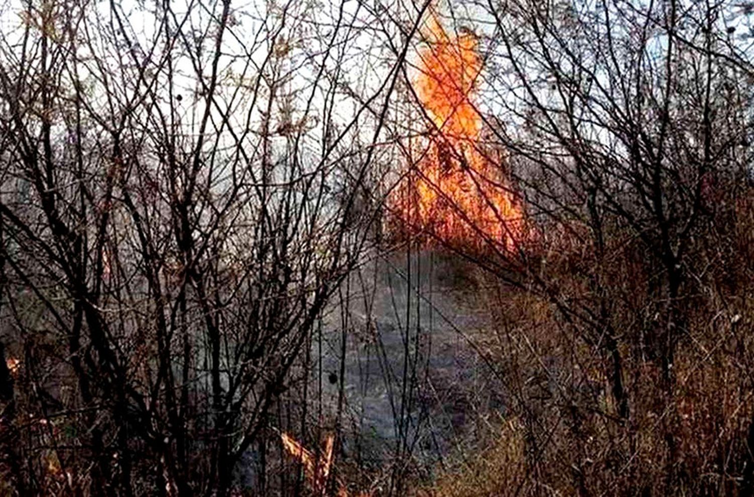 Se mantienen dos focos de incendios forestales en el valle de Traslasierra y hay 40 evacuados