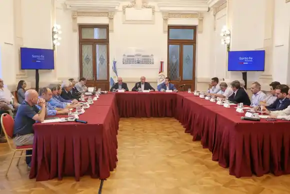 Perotti encabezó una reunión con las empresas adjudicatarias del Programa Santa Fe más conectada