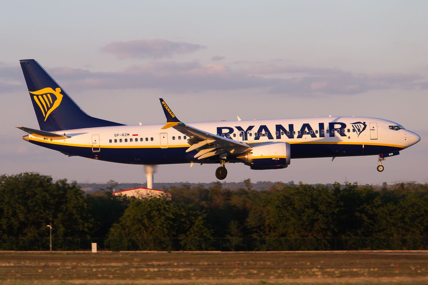 Ryanair lanza 10 nuevas rutas desde Milán-Malpensa y pide al gobierno abolir tasas municipales