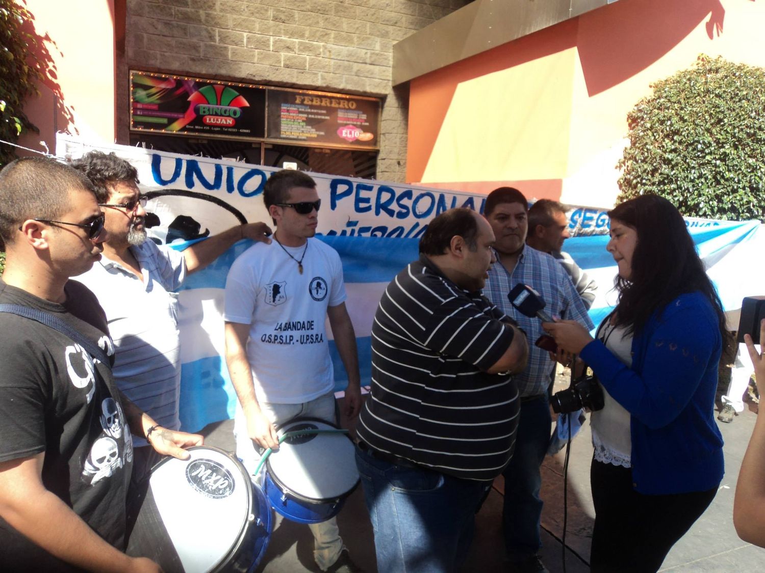 Paro de vigiladores y bloqueo al shopping Unicenter en Martínez